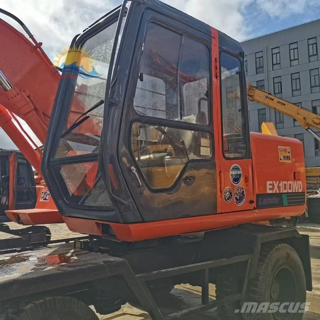 Hitachi EX 100 W D Gumikerekes kotrók