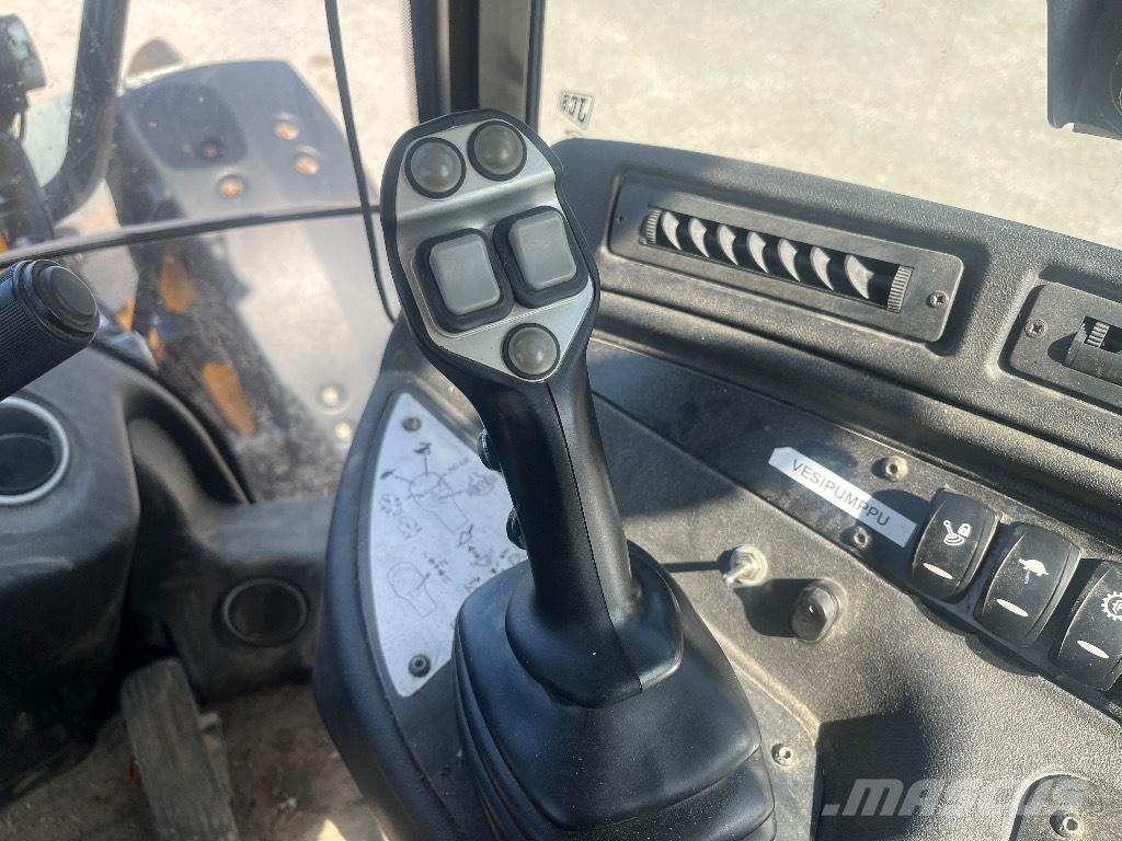 JCB 409 / Myyty, Sold Gumikerekes homlokrakodók