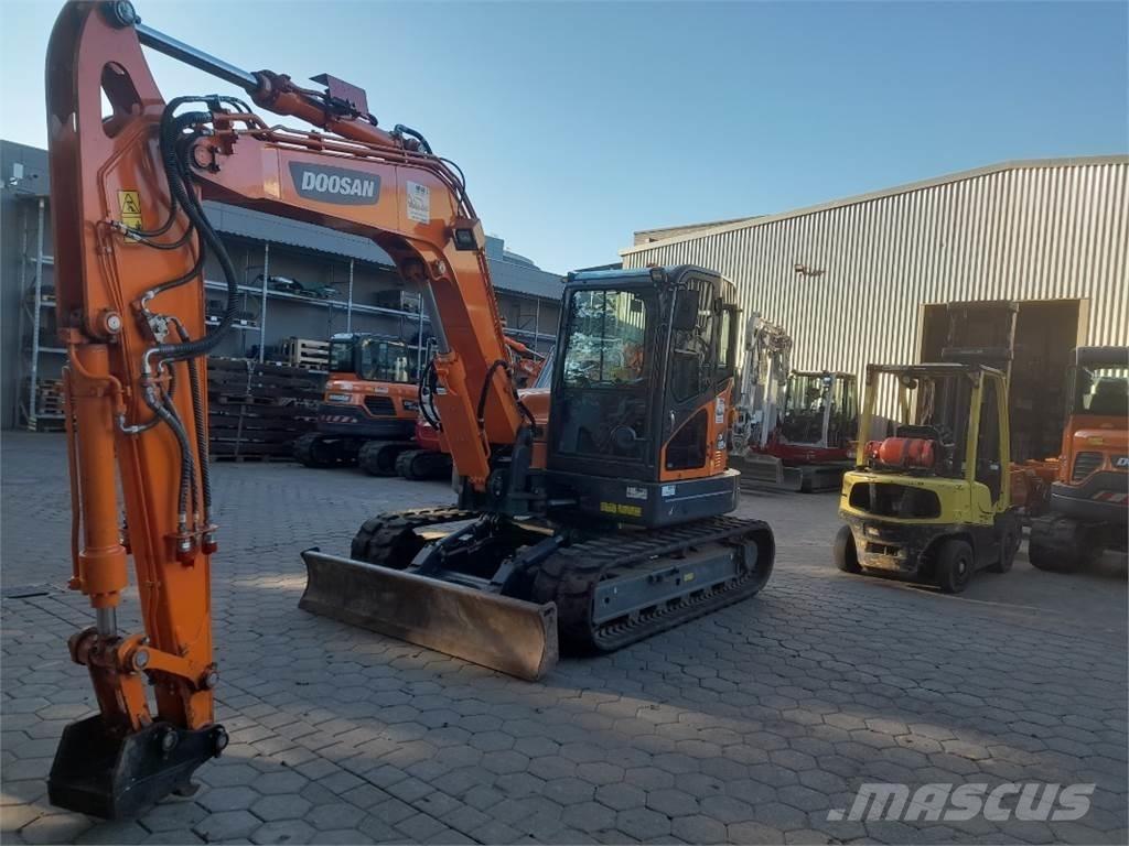Doosan DX85R-3 Közepes (midi) kotrók 7 t - 12 t