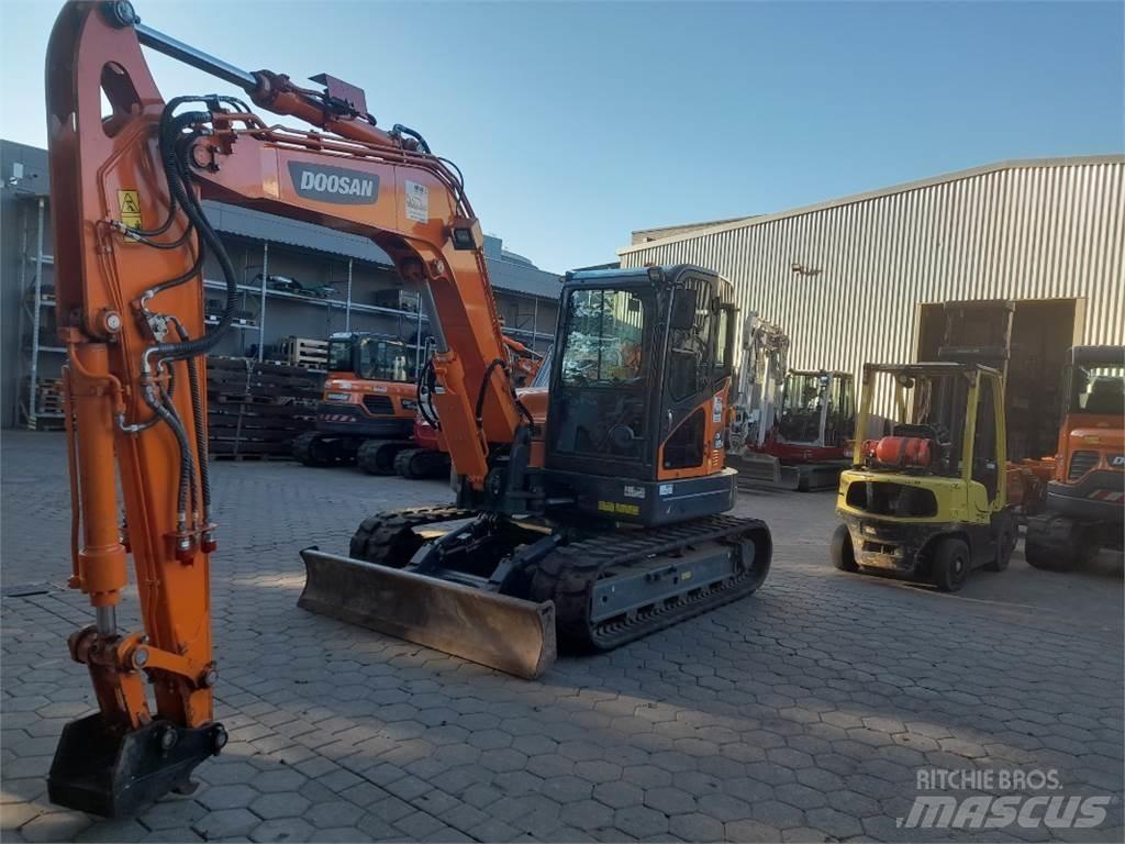 Doosan DX85R-3 Közepes (midi) kotrók 7 t - 12 t