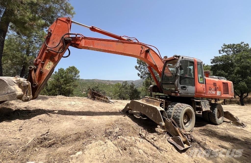 Hitachi ZX 210 W Gumikerekes kotrók