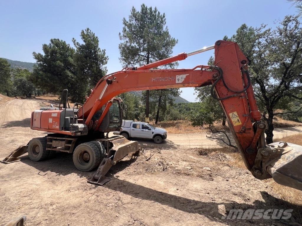 Hitachi ZX 210 W Gumikerekes kotrók