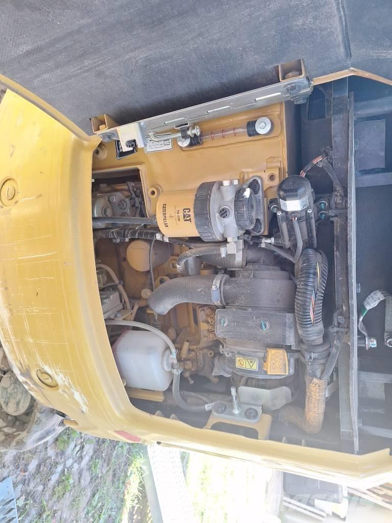 CAT 301.8 Rototilt Mini kotrók < 7t