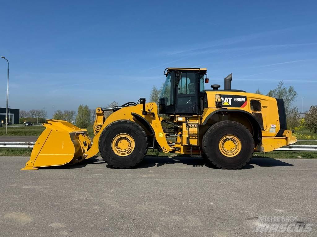 CAT 980M Gumikerekes homlokrakodók