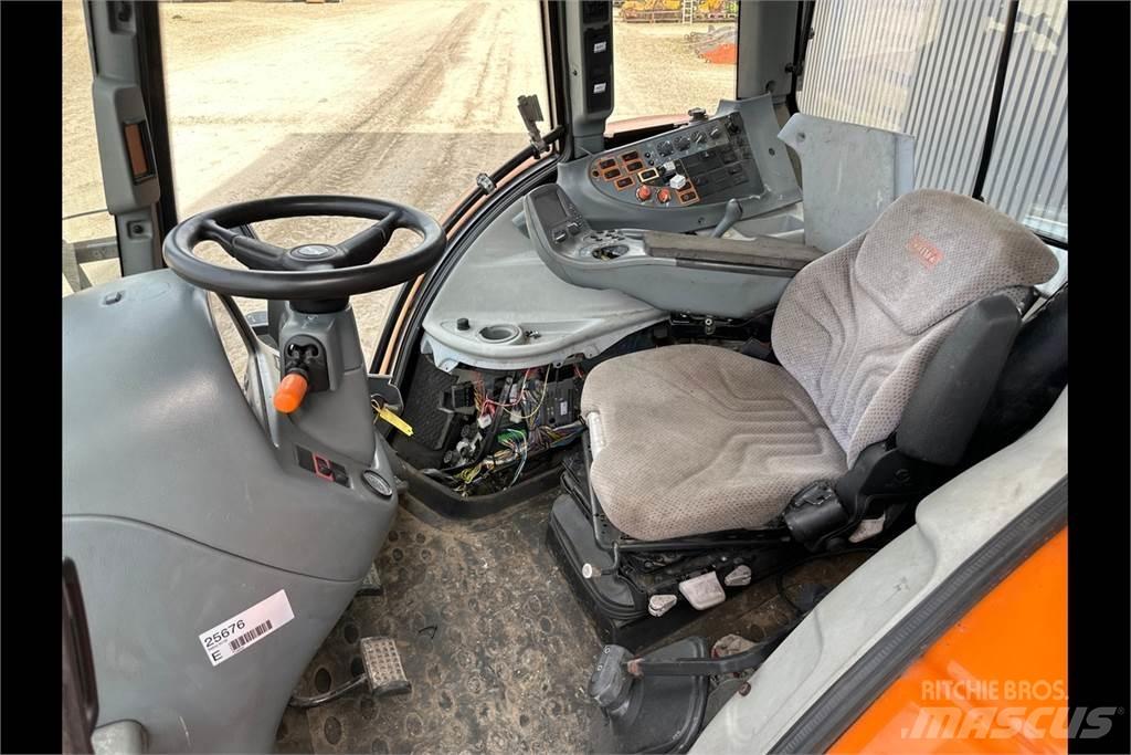 Valtra N142 Traktorok