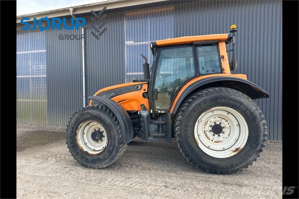 Valtra N142 Traktorok