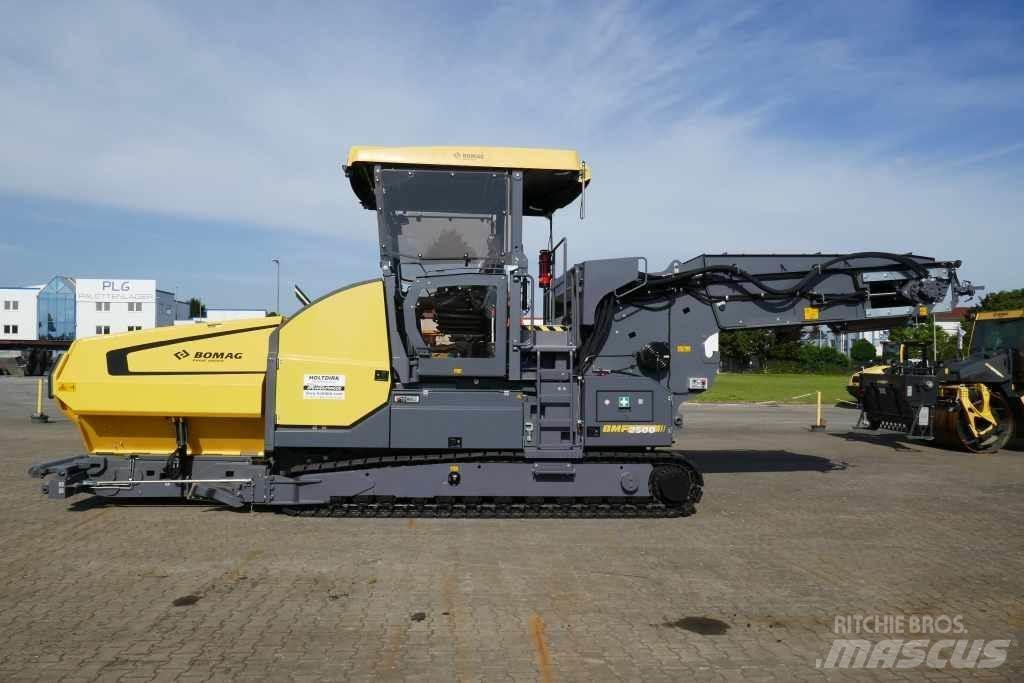 Bomag BMF 2500 M Tárolók