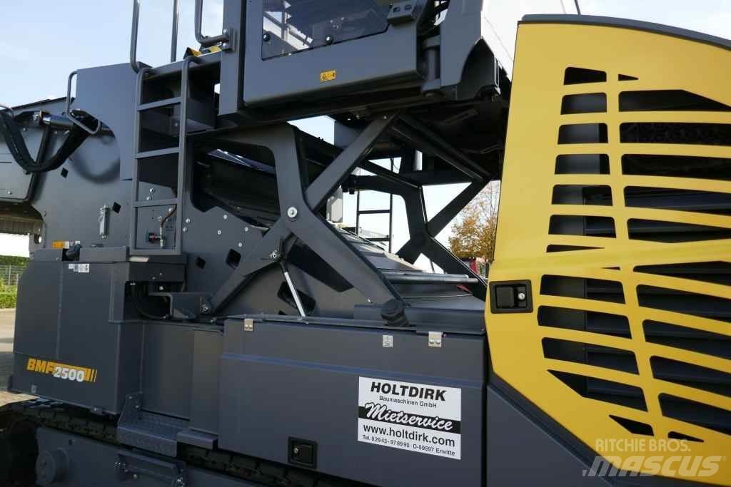 Bomag BMF 2500 M Tárolók