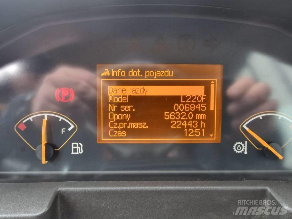 Volvo L 220 F Gumikerekes homlokrakodók