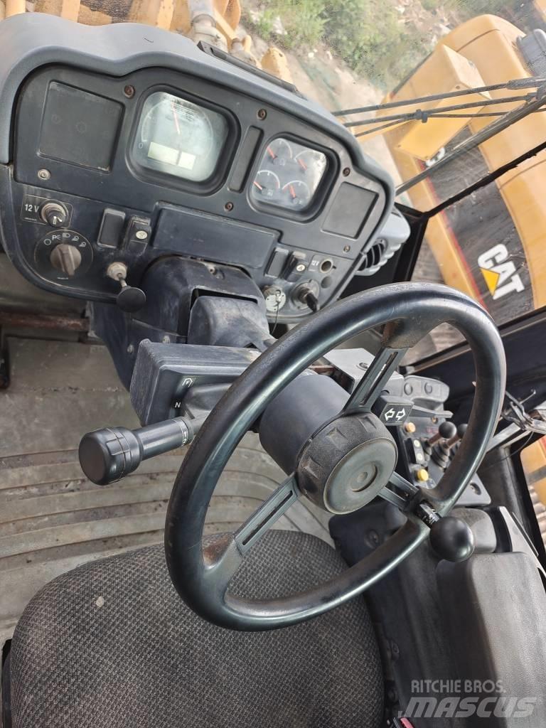 CAT 966 H Gumikerekes homlokrakodók