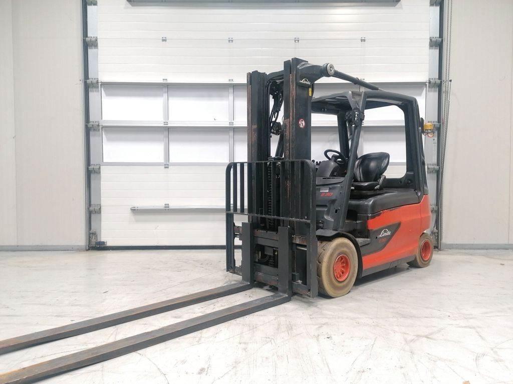 Linde E30L-01 Elektromos targoncák