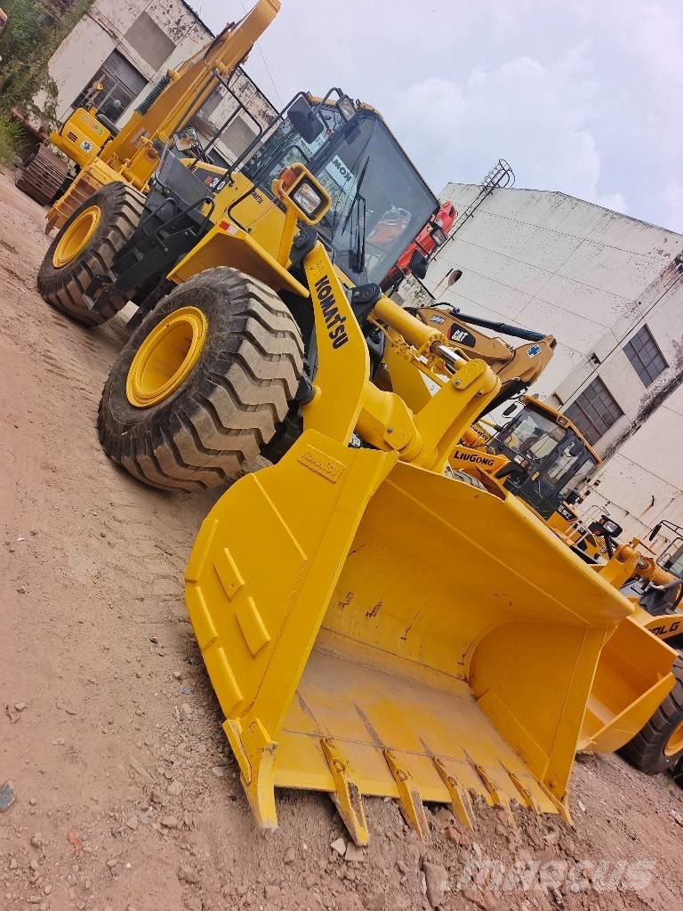 Komatsu WA 380 Gumikerekes kotrók