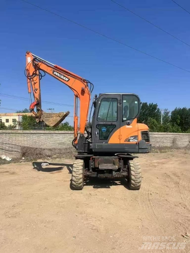 Doosan DX60W Gumikerekes kotrók