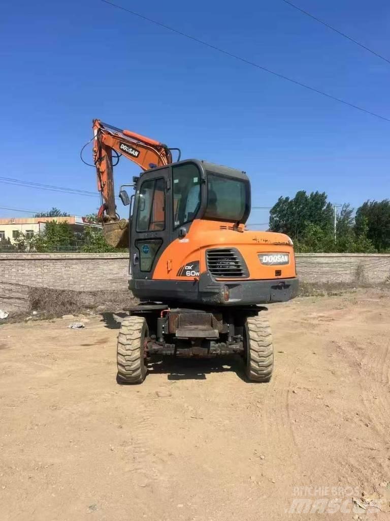 Doosan DX60W Gumikerekes kotrók