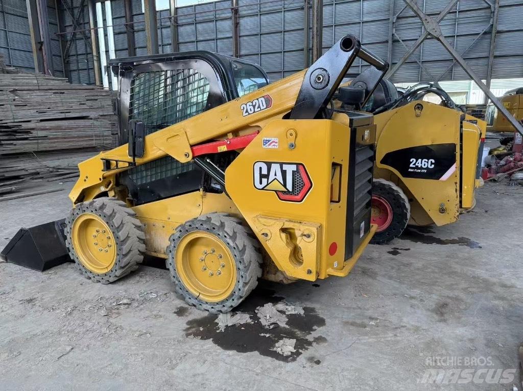 CAT 246C and 262D Kompaktrakodók