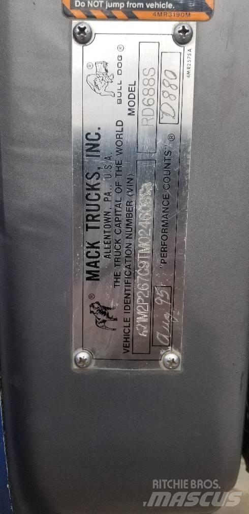 Mack RD 688 S Billenő teherautók