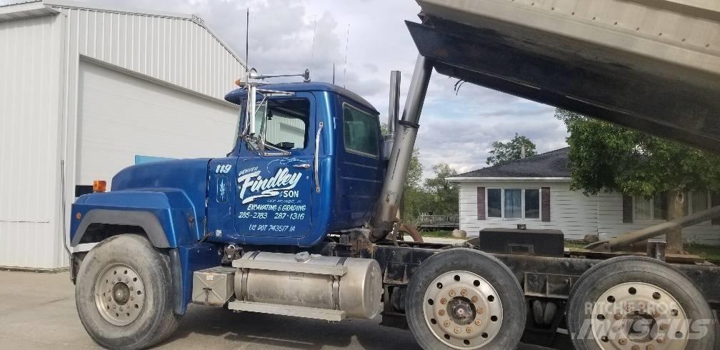 Mack RD 688 S Billenő teherautók