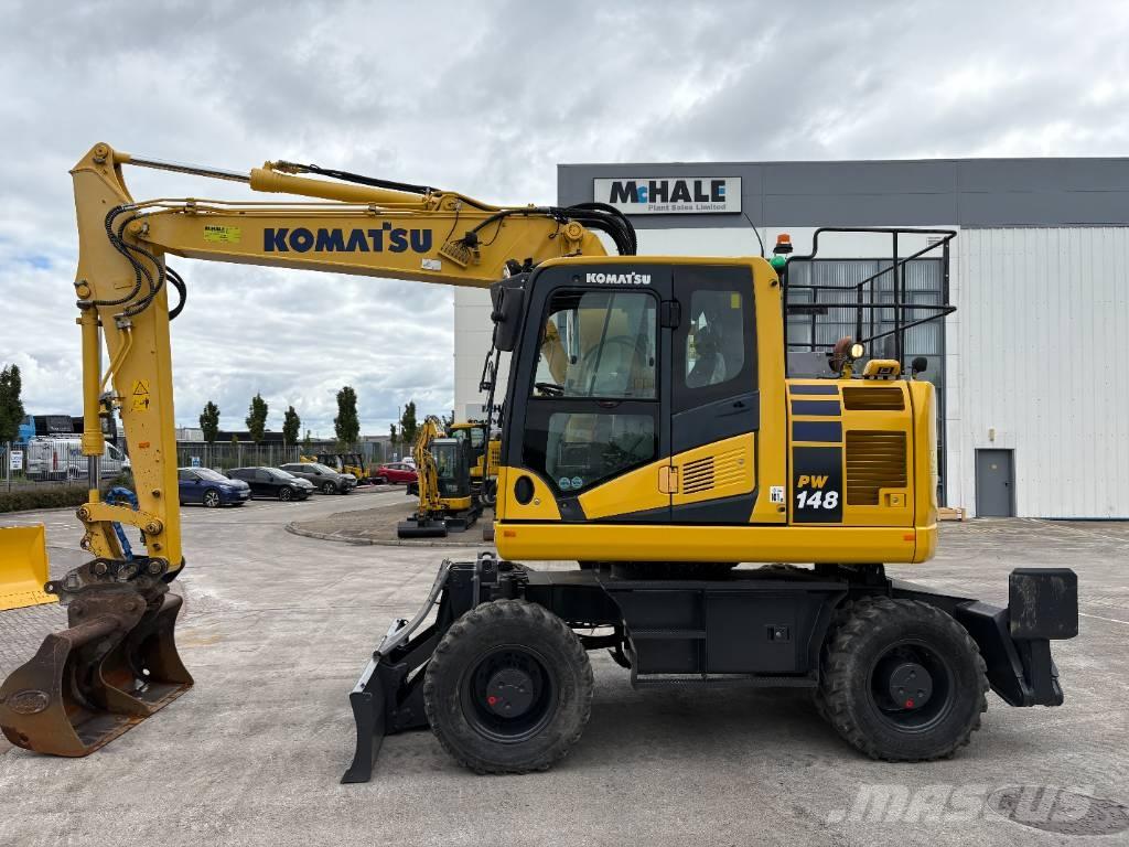 Komatsu PW148-11 Gumikerekes kotrók