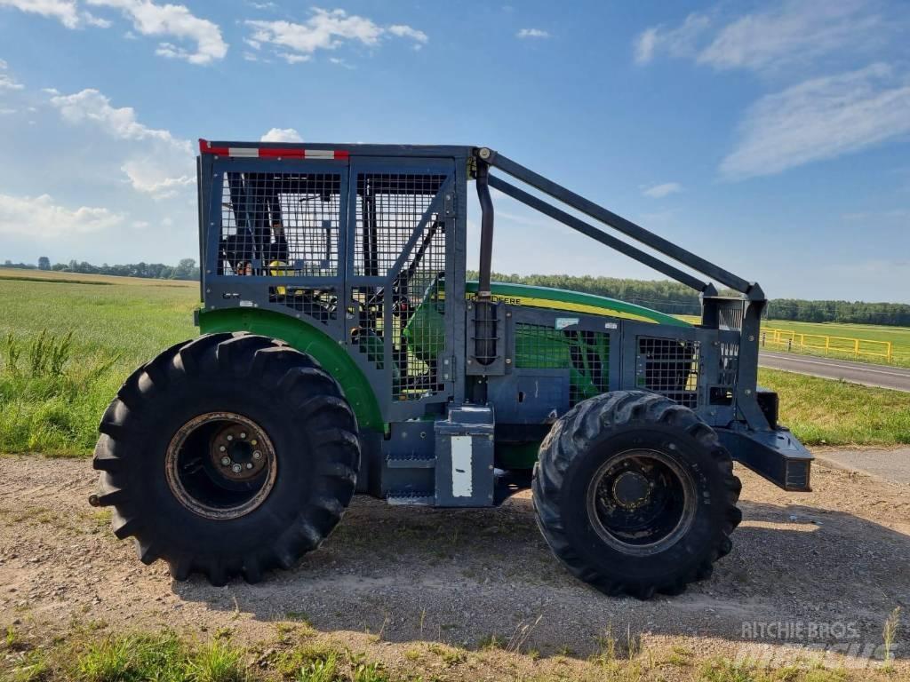 John Deere 5100 M Erdészeti traktorok