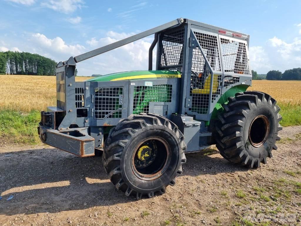 John Deere 5100 M Erdészeti traktorok