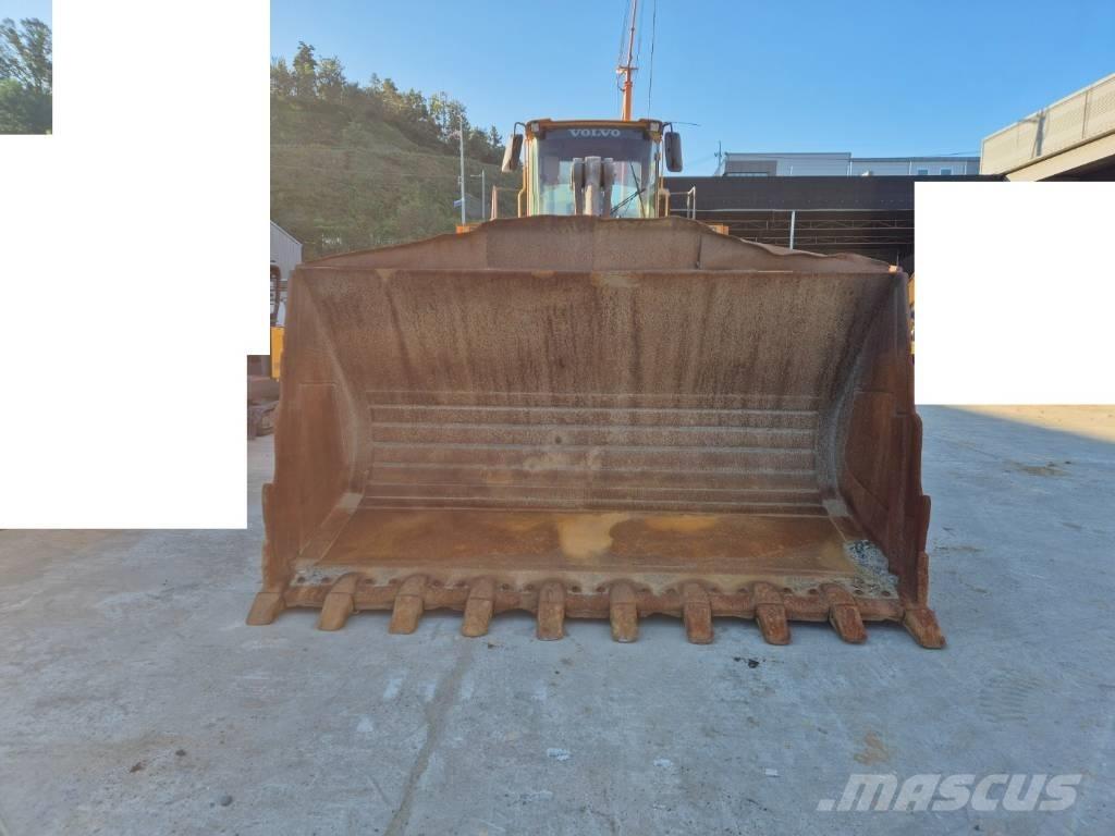 Volvo L 180 E Gumikerekes homlokrakodók