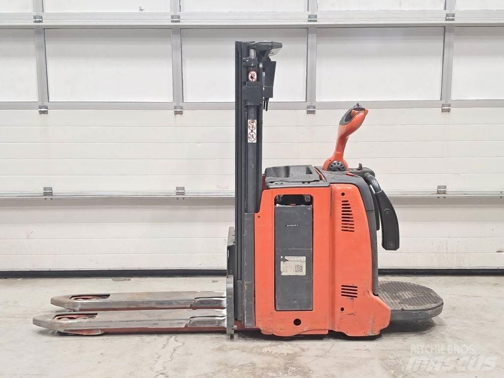 Linde D12 AP Gyalogkíséretű targonca