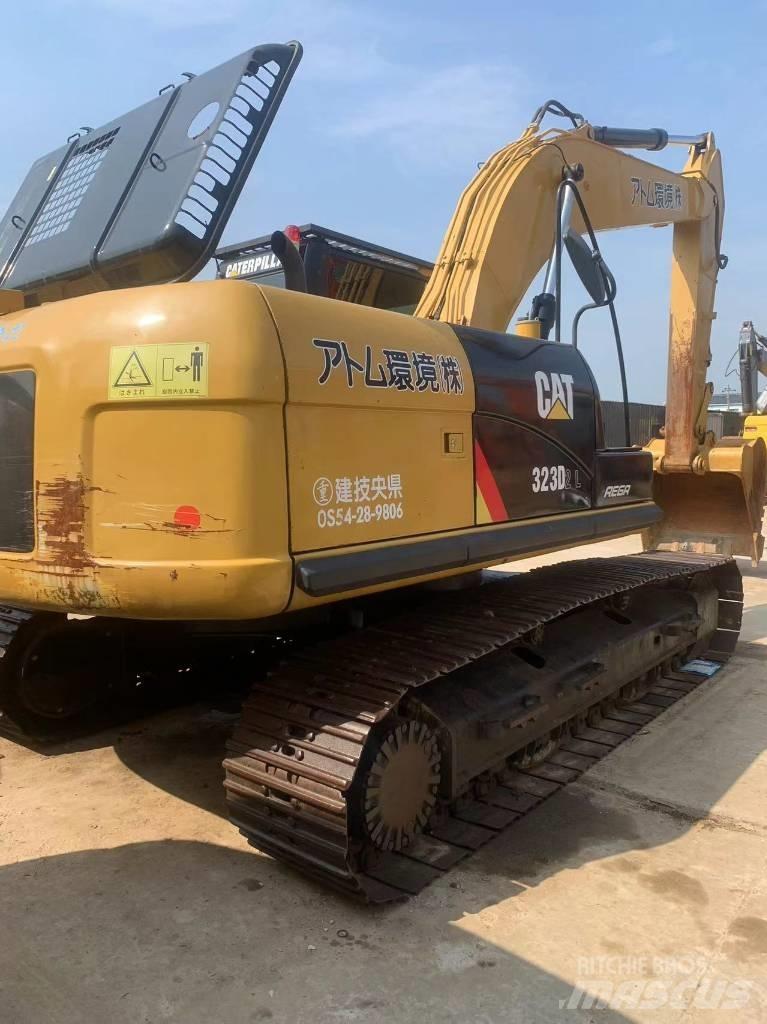 CAT 323 D L Lánctalpas kotrók