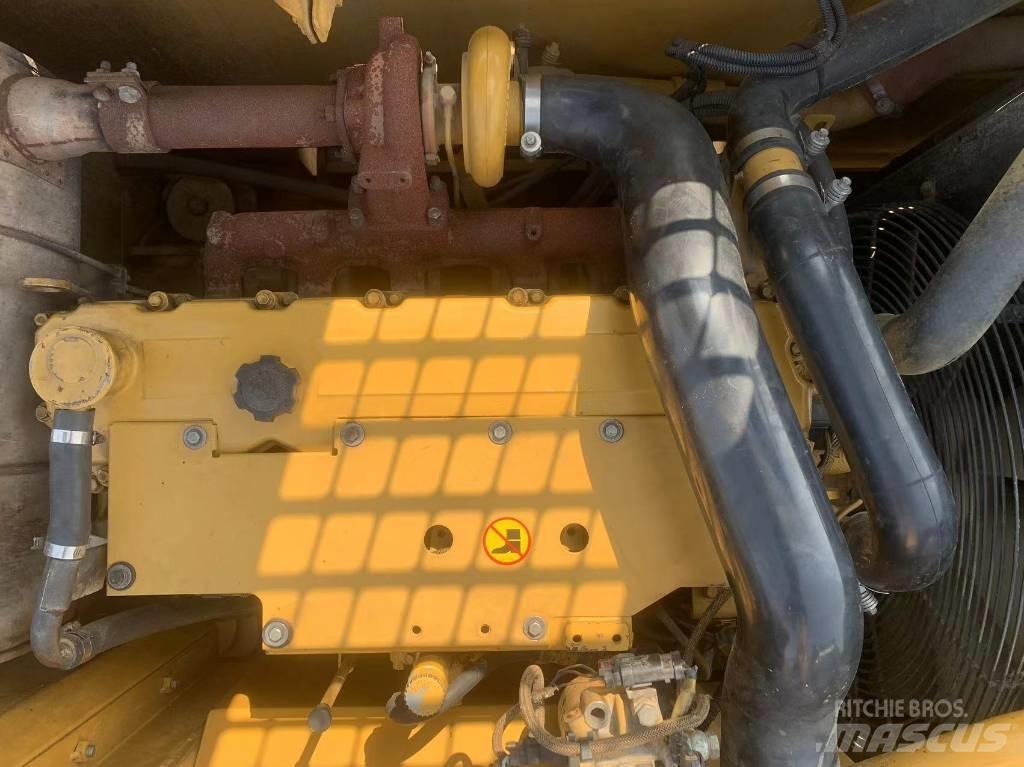 CAT 323 D L Lánctalpas kotrók