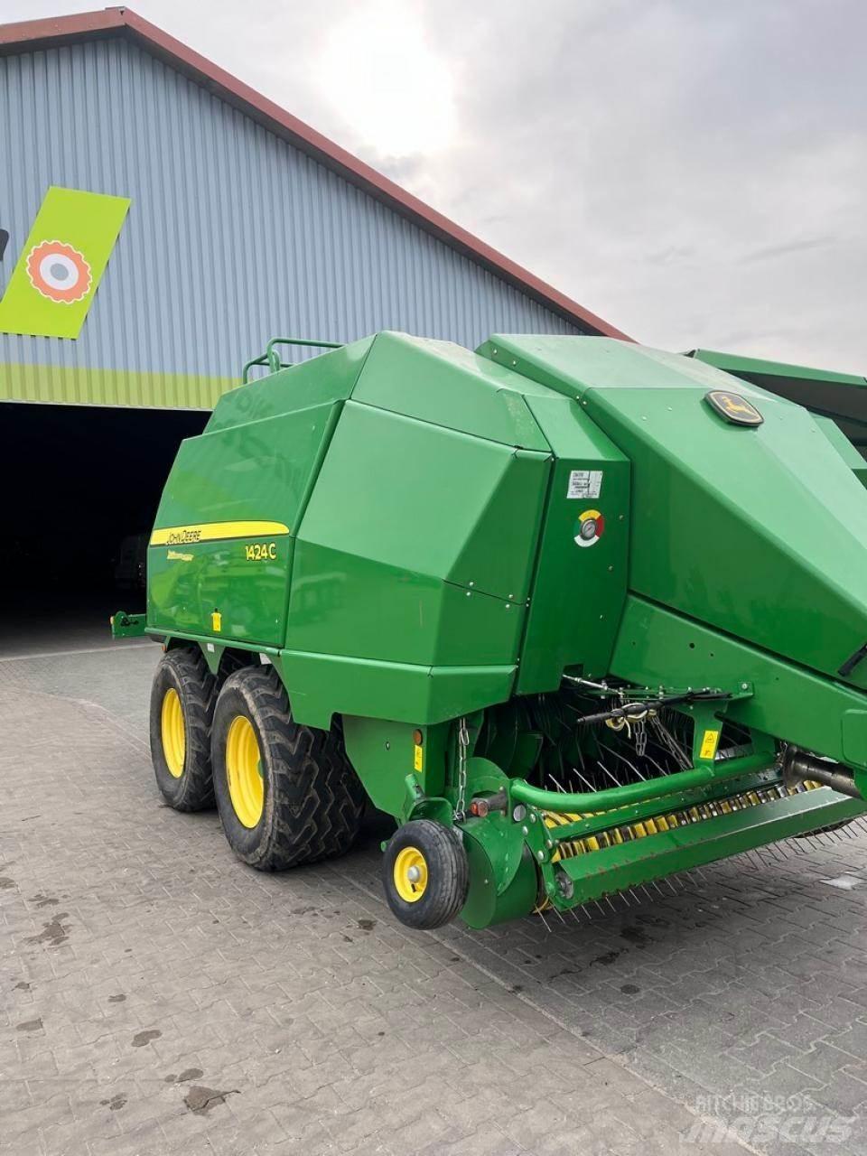 John Deere 1424 C Szögletes bálázók