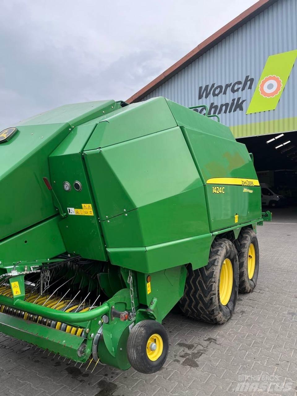 John Deere 1424 C Szögletes bálázók