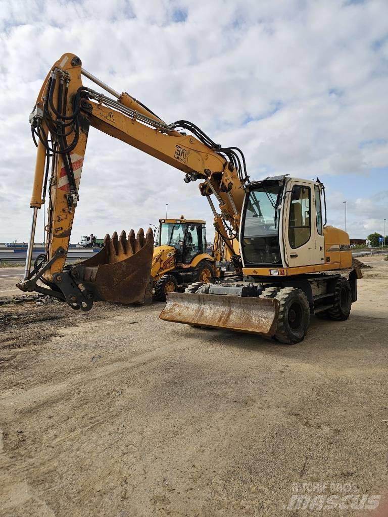 Liebherr 314 Gumikerekes kotrók