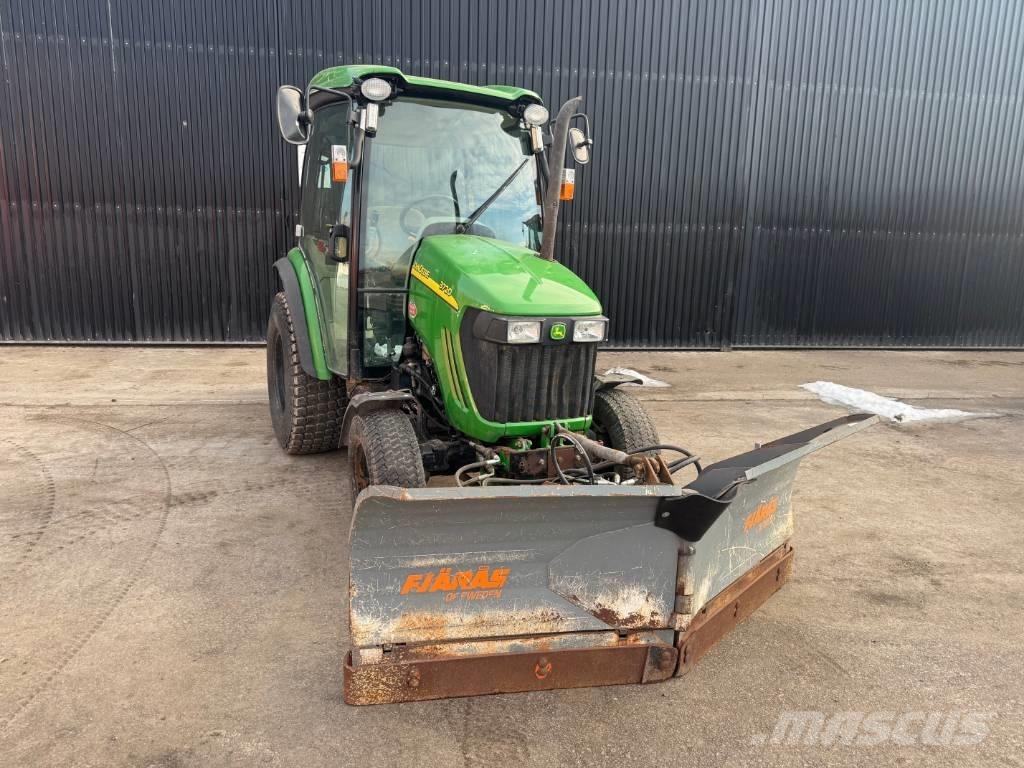 John Deere 3720 Kompakt traktorok