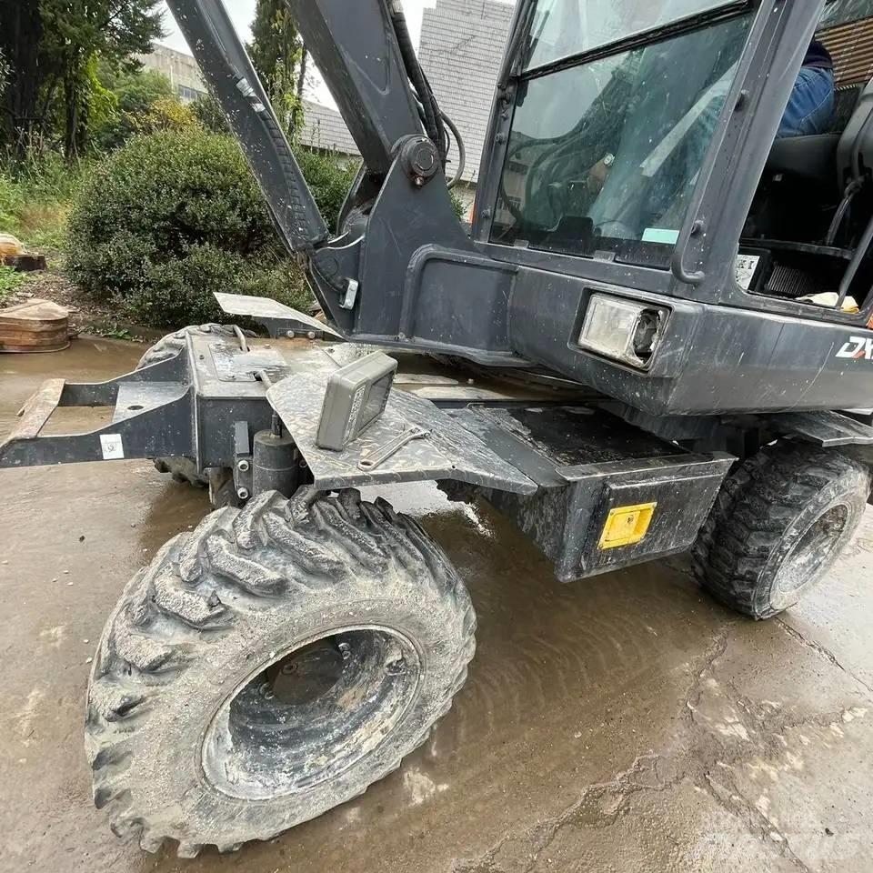 Doosan DX60W Gumikerekes kotrók