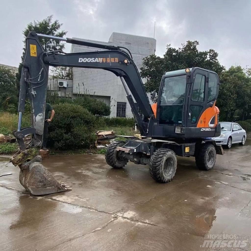 Doosan DX60W Gumikerekes kotrók