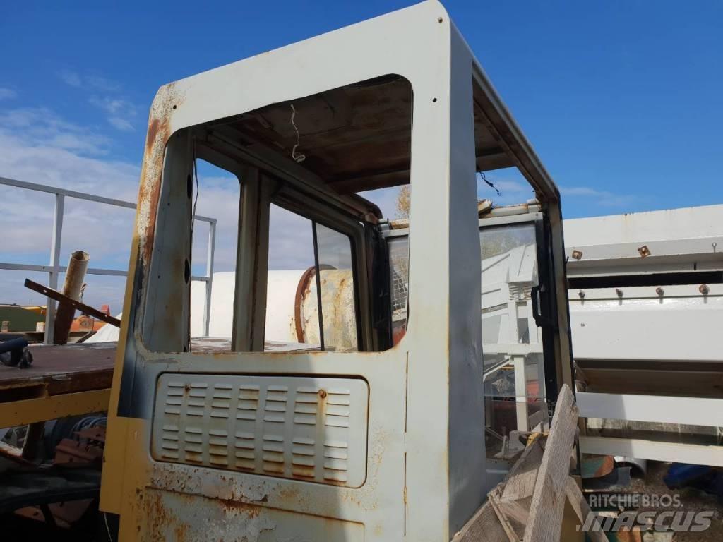 CAT 320B ali 320 Vezetőfülke és belső tartozékok