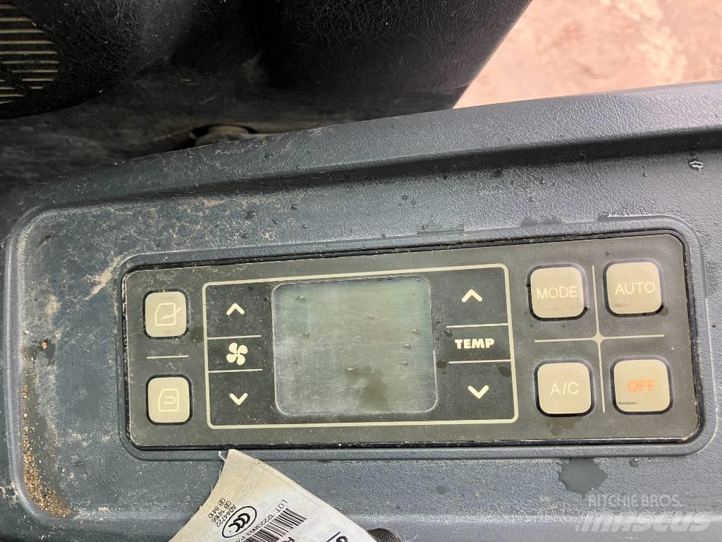 Hyundai 55W-9A Gumikerekes kotrók