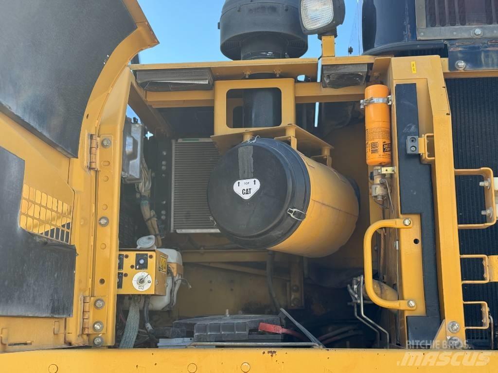 CAT 330 D L Lánctalpas kotrók