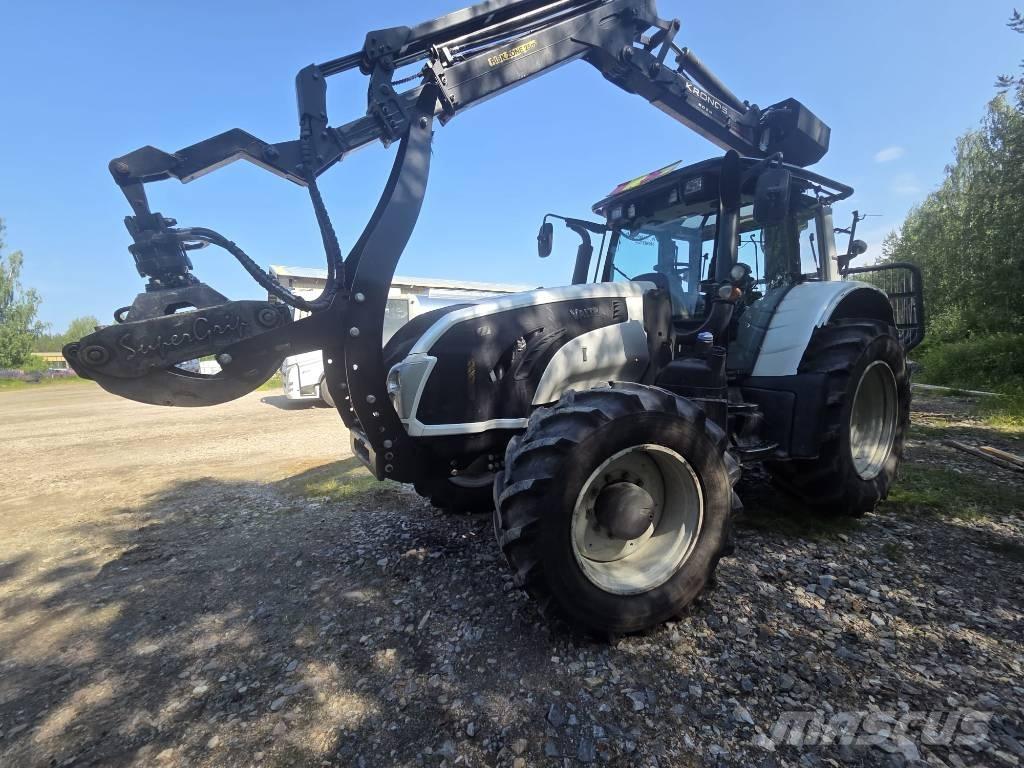 Valtra T 163 Traktorok
