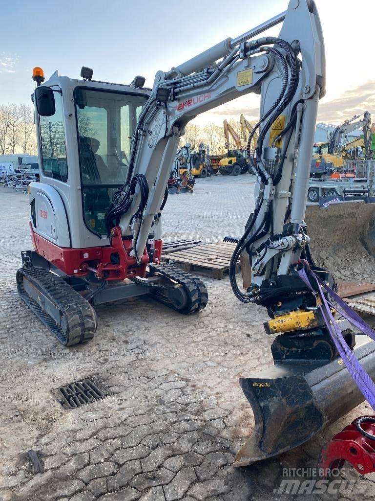 Takeuchi TB 225 Mini kotrók < 7t