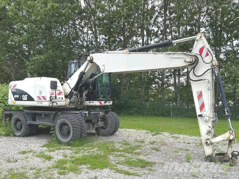 CAT M 316 D Gumikerekes kotrók