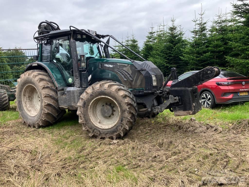Valtra T 213 V Erdészeti traktorok