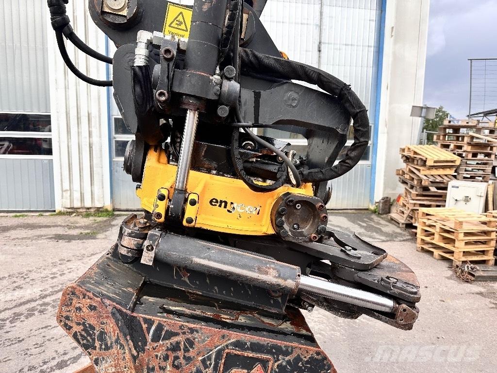 Schaeff TW 110 Gumikerekes kotrók
