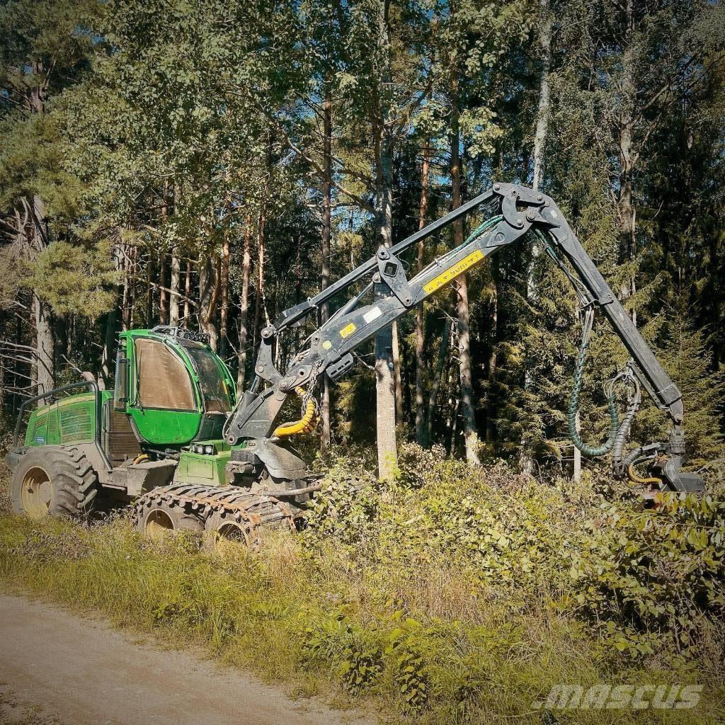 John Deere 1170 E Betakarítók