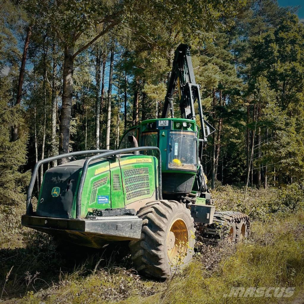 John Deere 1170 E Betakarítók