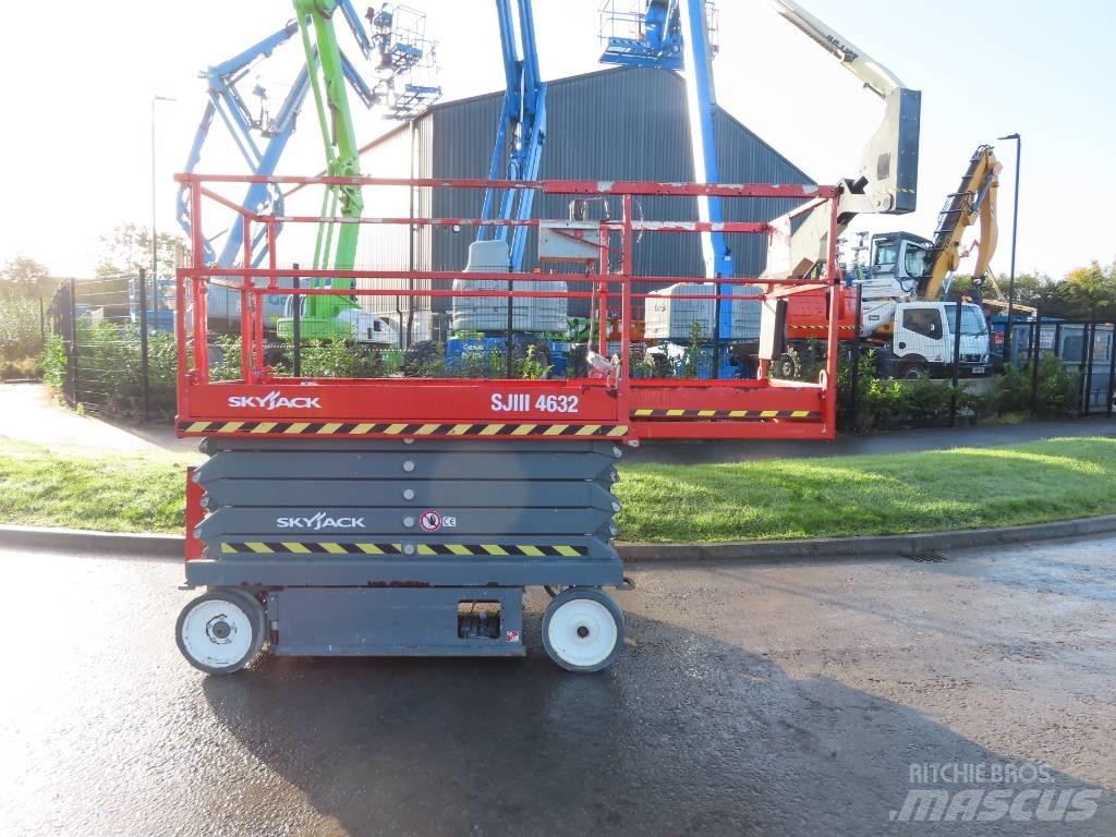 SkyJack SJ III 4632 Ollós emelők