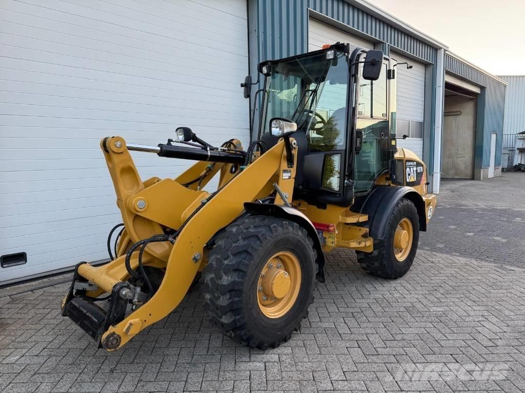 CAT 907 H Gumikerekes homlokrakodók