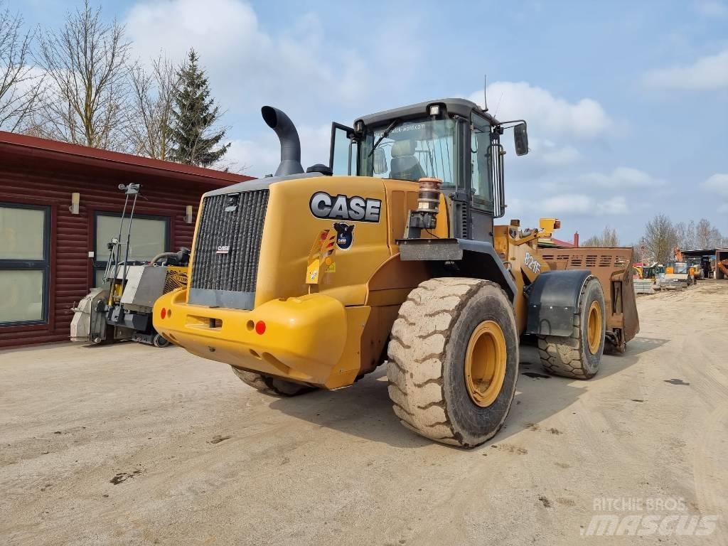 CASE 821 FXR Gumikerekes homlokrakodók