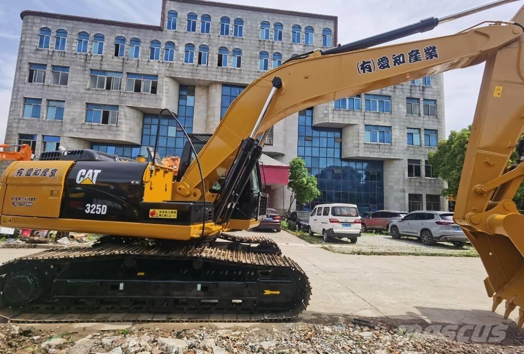 CAT 325 D Lánctalpas kotrók