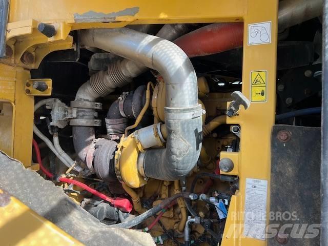 CAT 950 Gumikerekes homlokrakodók