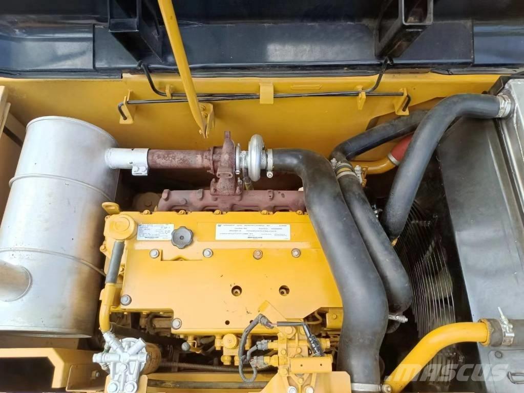CAT 320 D Közepes (midi) kotrók 7 t - 12 t